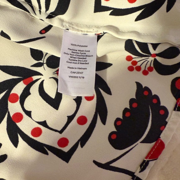 Talbots Floral Blouse in White, Red, and Black - Picture 4 of 5